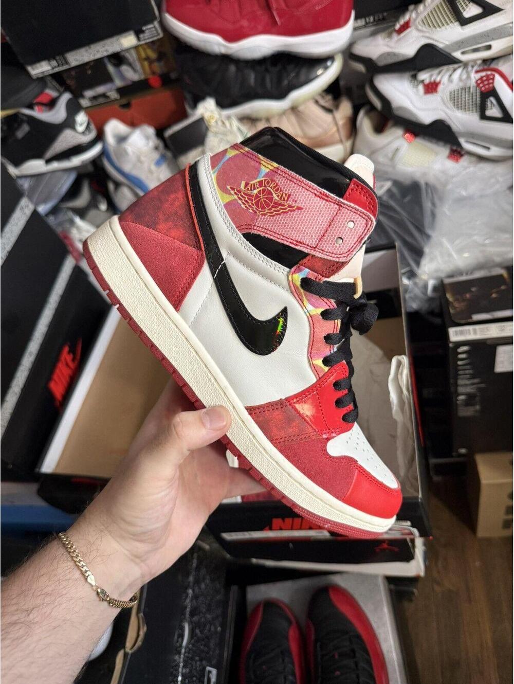 Jordan retro 1 spiderverse sz 10.5